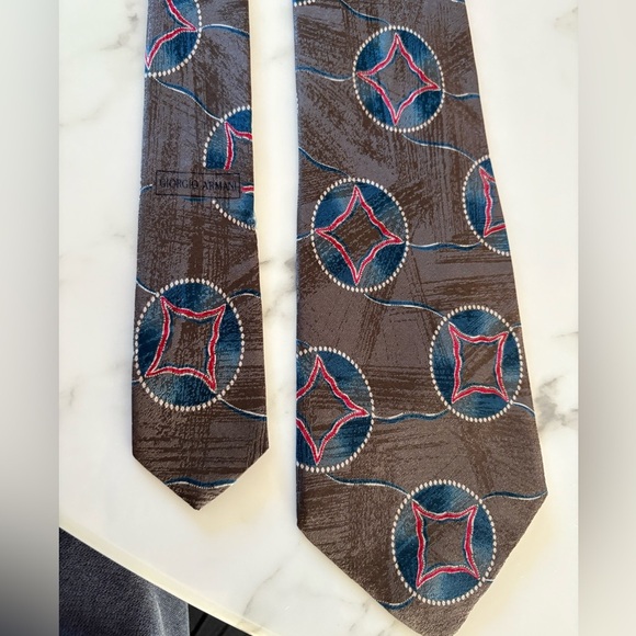 GIORGIO ARMANI vintage grey, blue and red men’s tie - Picture 5 of 8